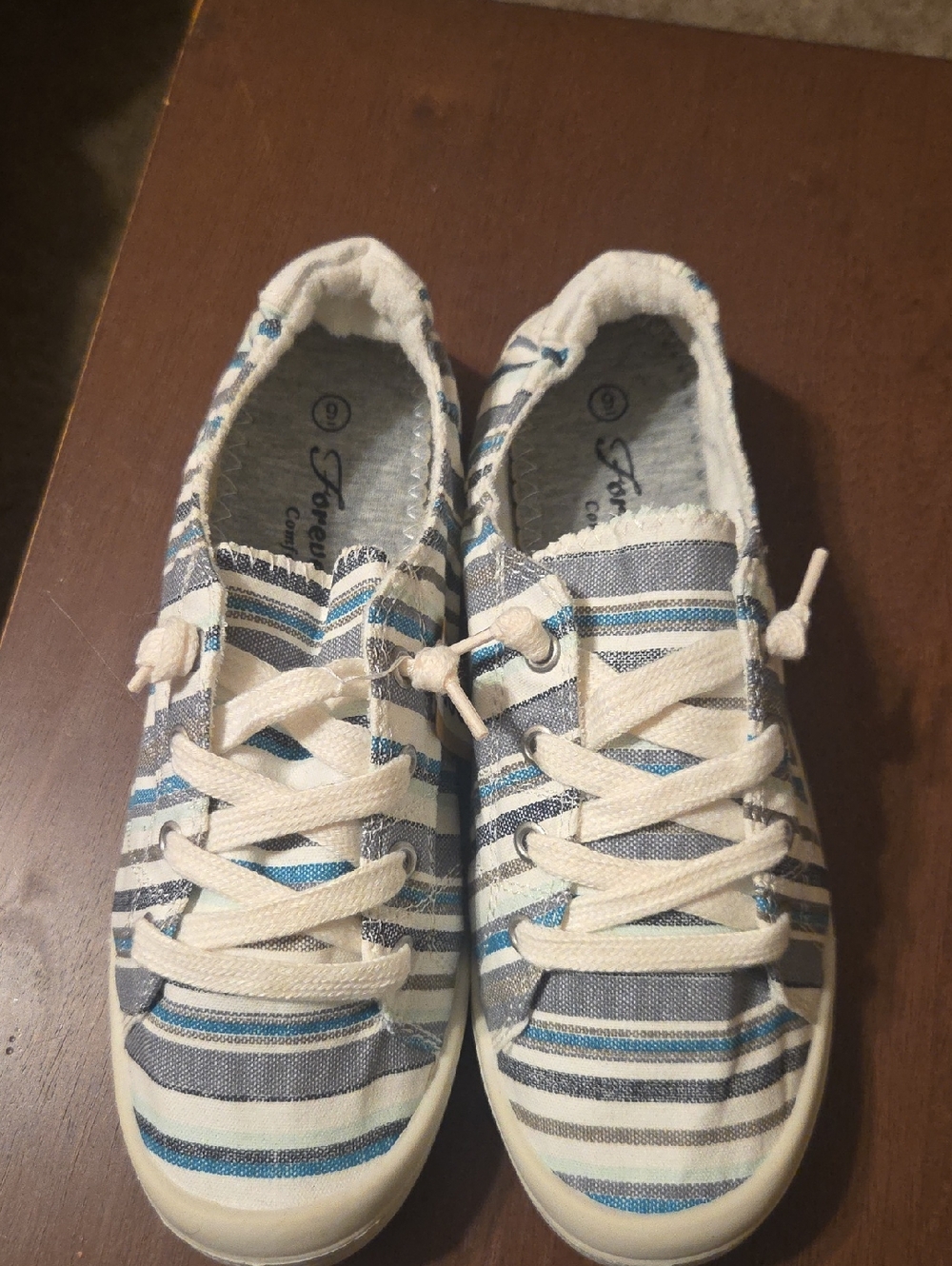 Forever Comfort Shoes Size 9